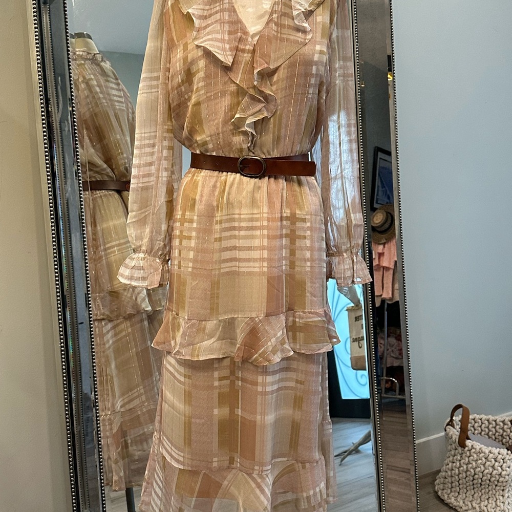 Chic Long Sleeve Plaid Dress in Cream and Brown